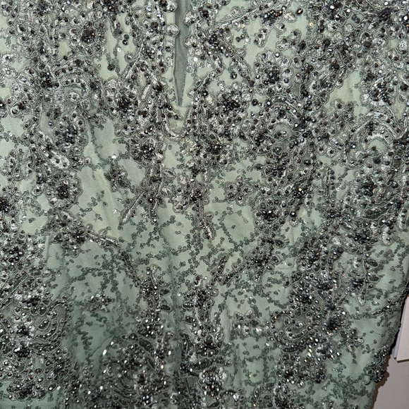 NWT | Mac Duggal A20242 Mint Embellished Sleeveless Plunge Trumpet Gown Size 14 - Picture 7 of 11
